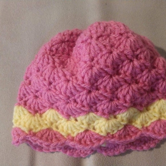 Crochet blanket hat and booties - Picture 5 of 5